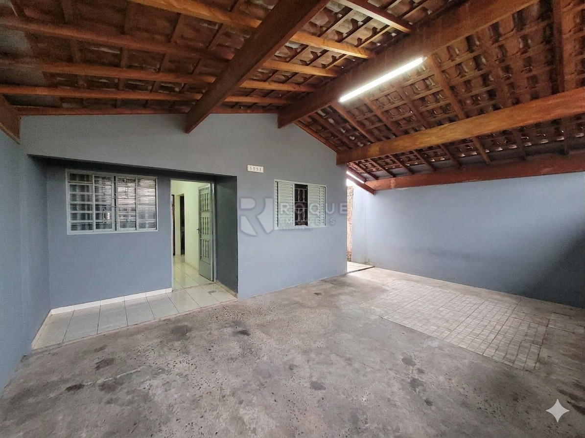 Casa Residencial à venda no bairro Jardim Lagoa Nova: Garagem