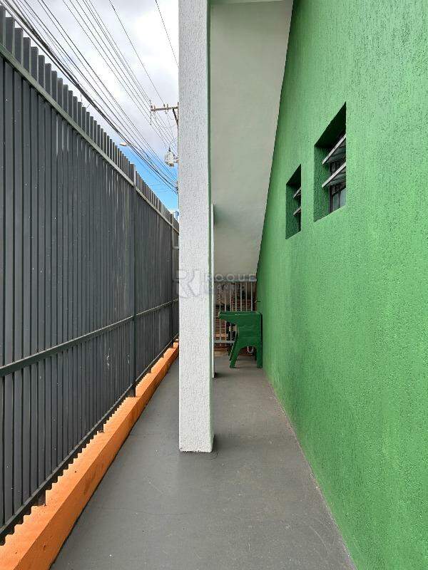 Salão para aluguel no bairro Jardim Adélia Cavicchia Grotta: Corredor / área de serviço