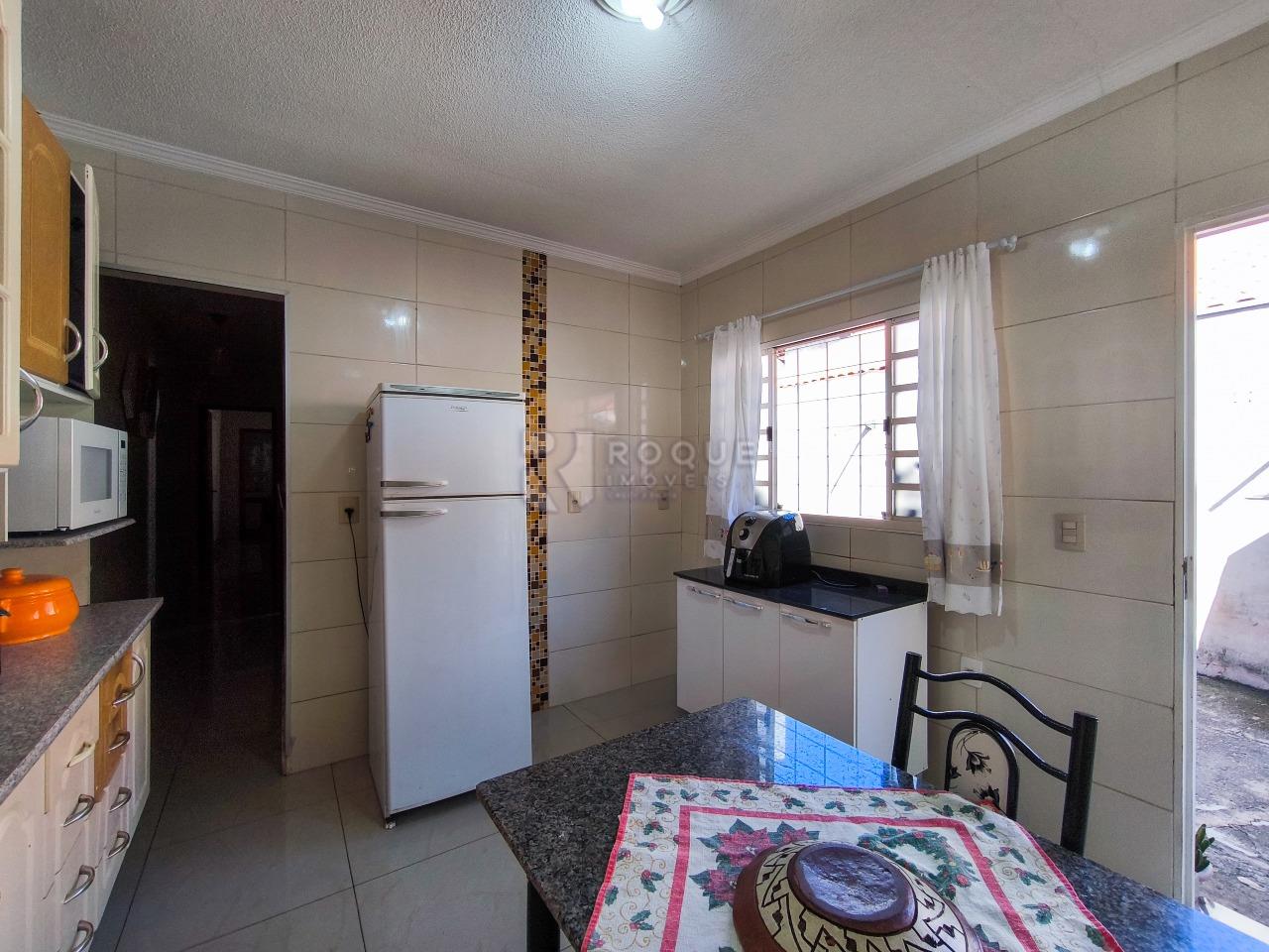 Casa Residencial à venda no bairro Chácaras Antonieta: COZINHA