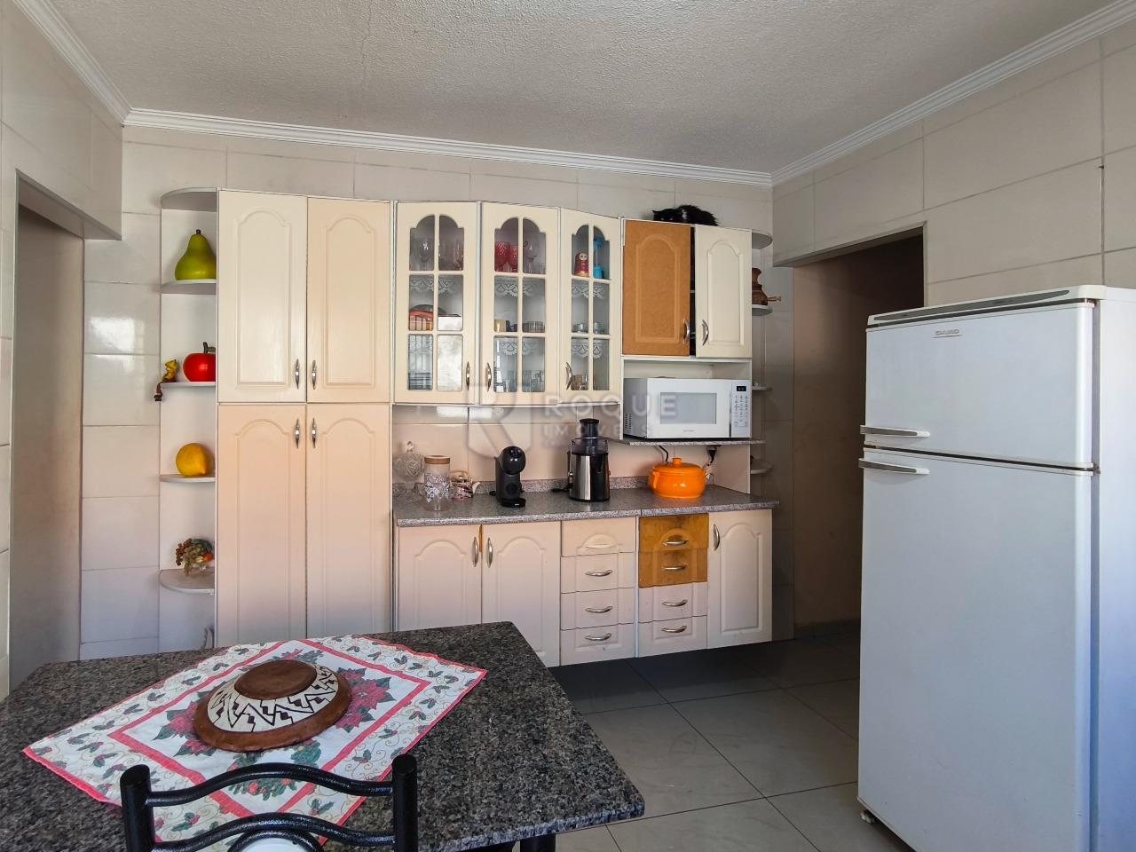 Casa Residencial à venda no bairro Chácaras Antonieta: COZINHA