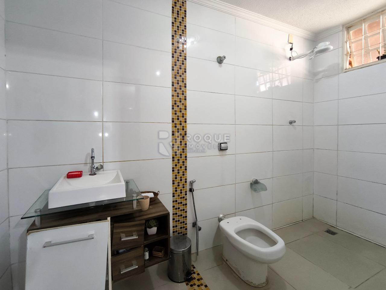 Casa Residencial à venda no bairro Chácaras Antonieta: WC SUÍTE