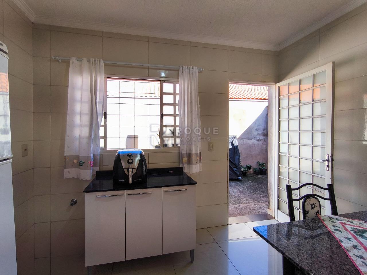 Casa Residencial à venda no bairro Chácaras Antonieta: COZINHA