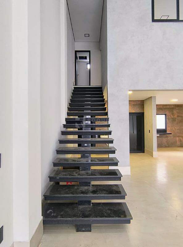 Salão para aluguel no bairro Jardim Cidade Universitária II: Escada