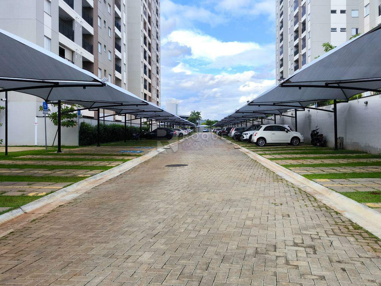 Apartamento à venda no bairro Jardim Santa Adélia: ESTACIONAMENTO