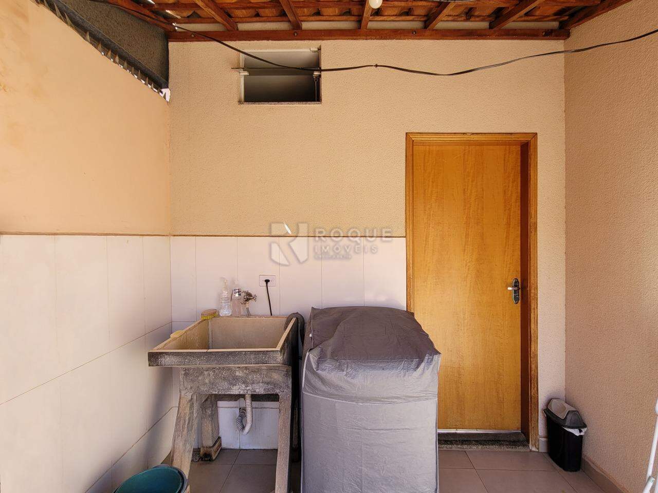 Casa Residencial à venda no bairro Jardim Lagoa Nova: Área de serviço