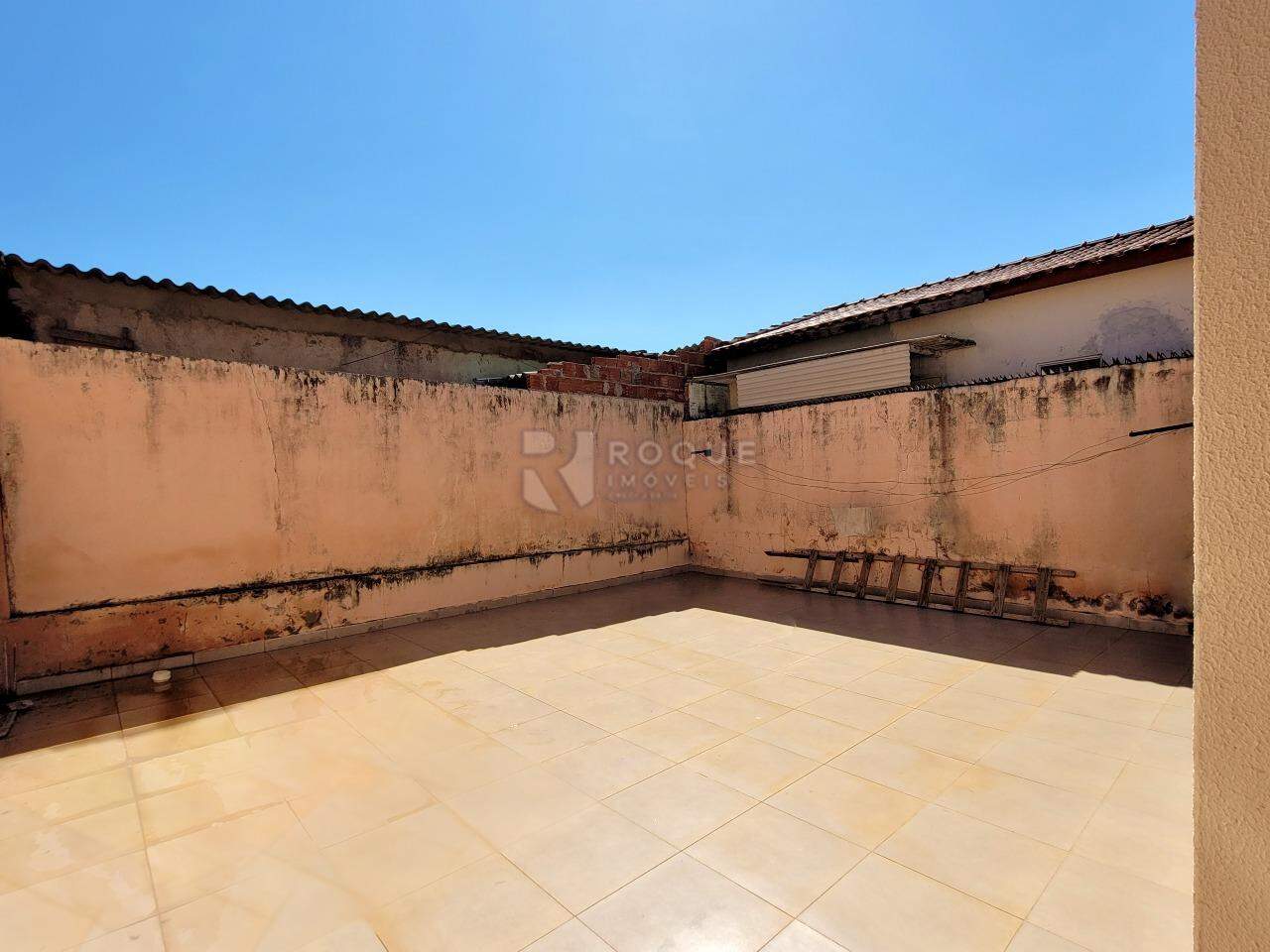 Casa Residencial à venda no bairro Jardim Lagoa Nova: Fundos