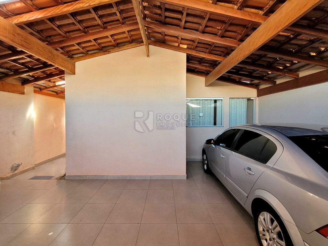 Casa Residencial à venda no bairro Jardim Lagoa Nova: Garagem