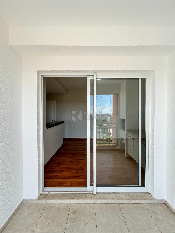 Apartamento para aluguel no bairro Desmembramento Oscar Antonio Breda: Sacada 