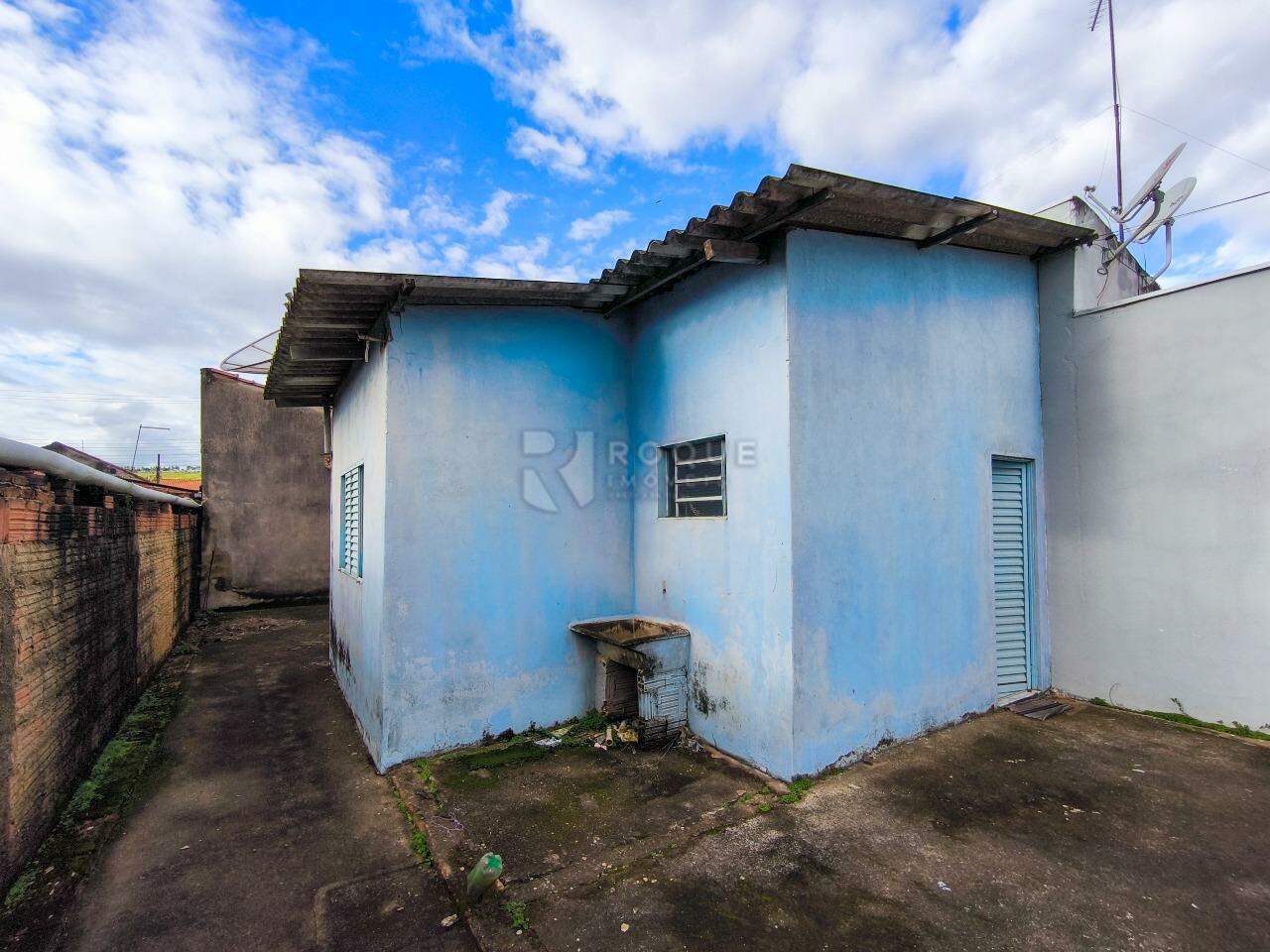 Terreno à venda no bairro Parque Residencial Belinha Ometto: FRENTE