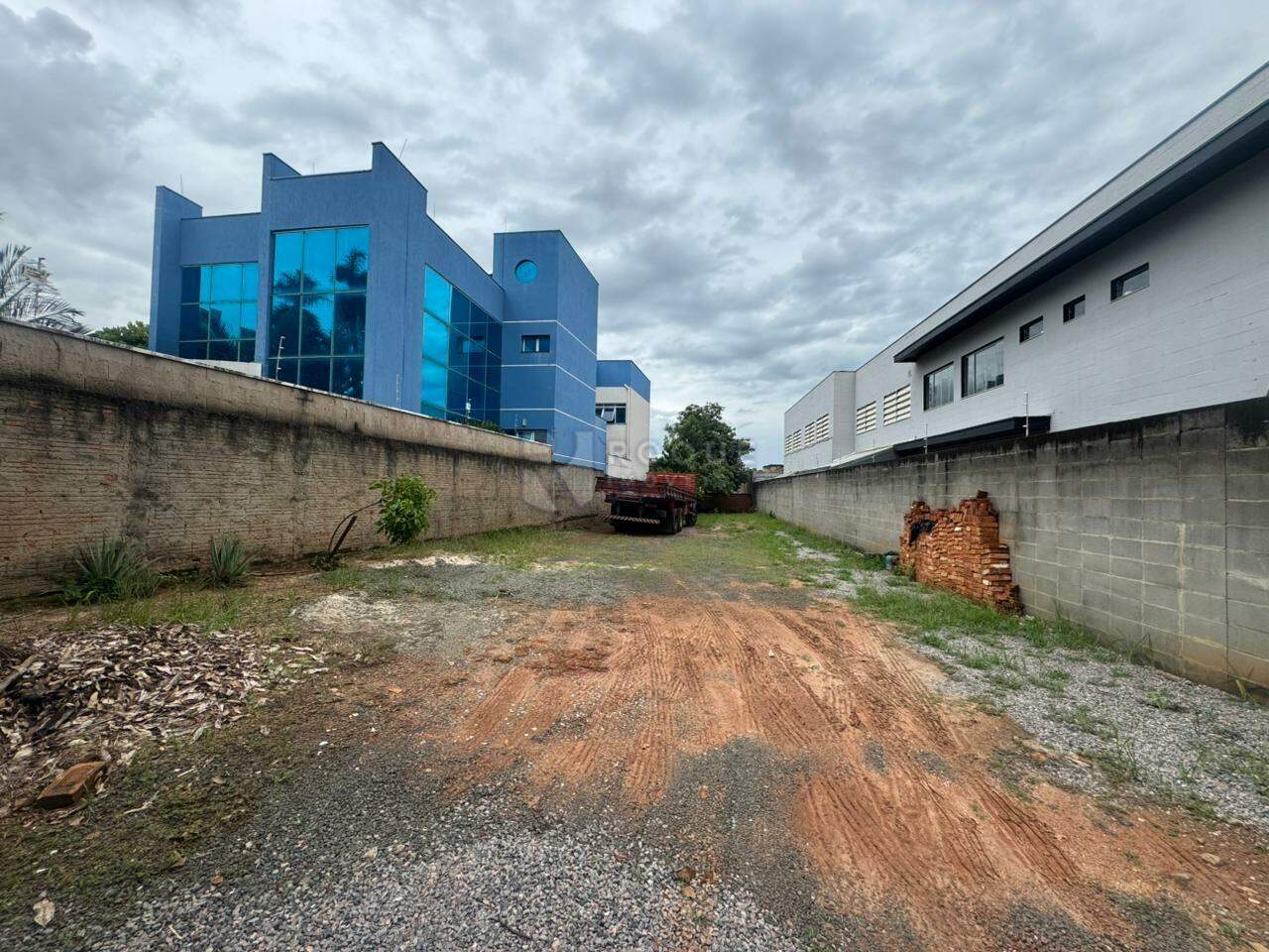 Terreno à venda no bairro Vila Paulista: 