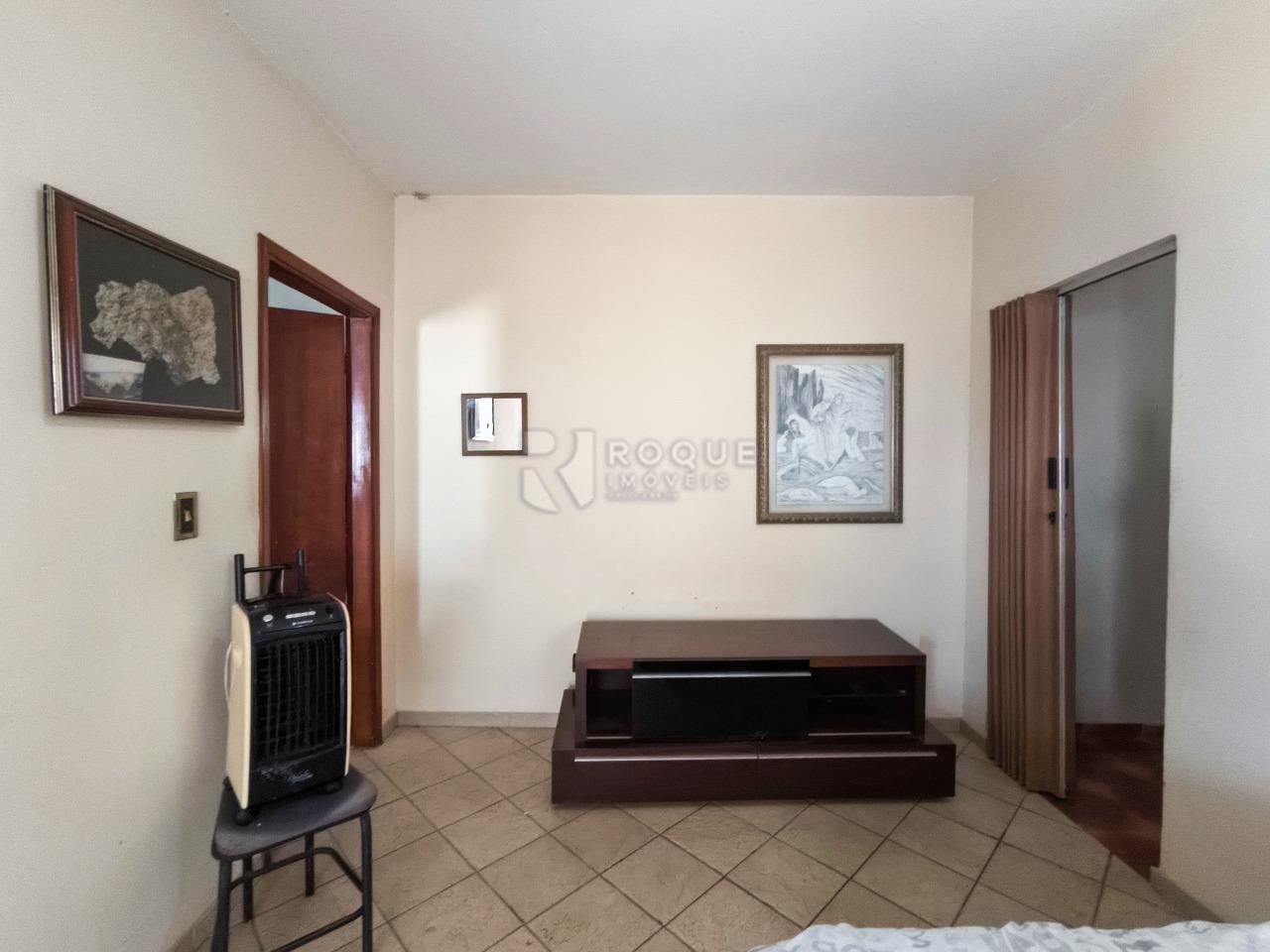 Casa Residencial à venda no bairro Vila Claudia: SALA DE ESTAR EDÍCULA