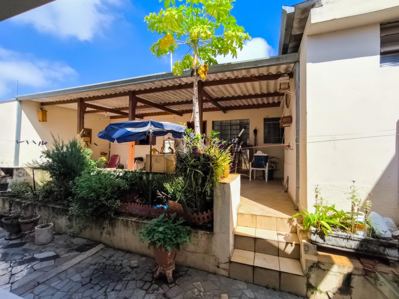 Casa Residencial à venda no bairro Vila Claudia: FRENTE EDÍCULA