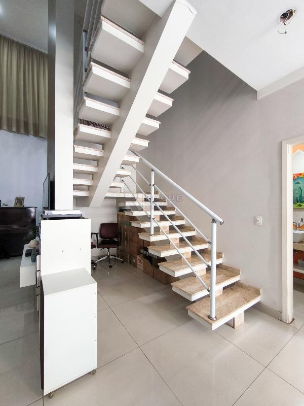 Casa em condomínio à venda no bairro Jardim Terras de Santa Elisa: ACESSO PISO SUPERIOR