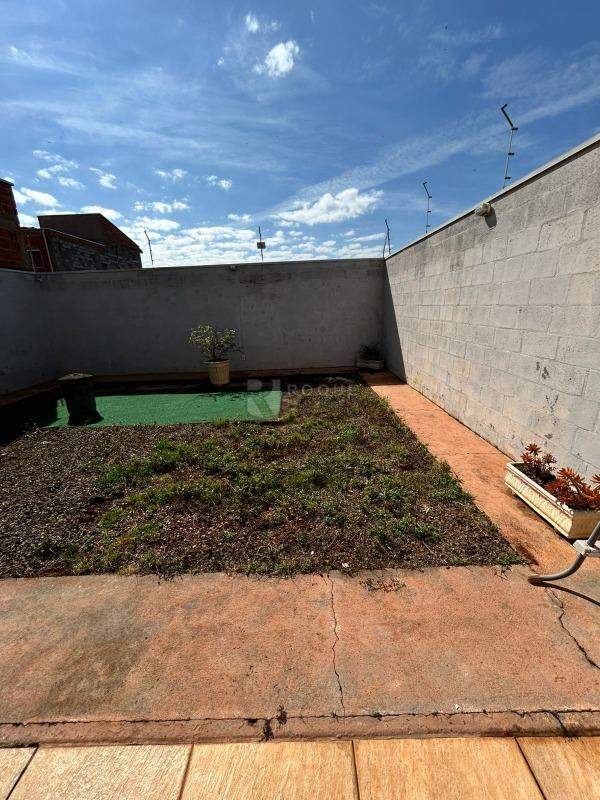 Casa Residencial à venda no bairro Jardim Sao Luiz: Fundos