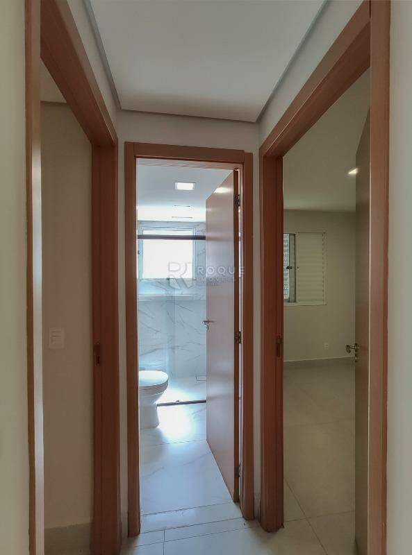 Apartamento à venda no bairro Residencial Morada das Acácias: Hall 