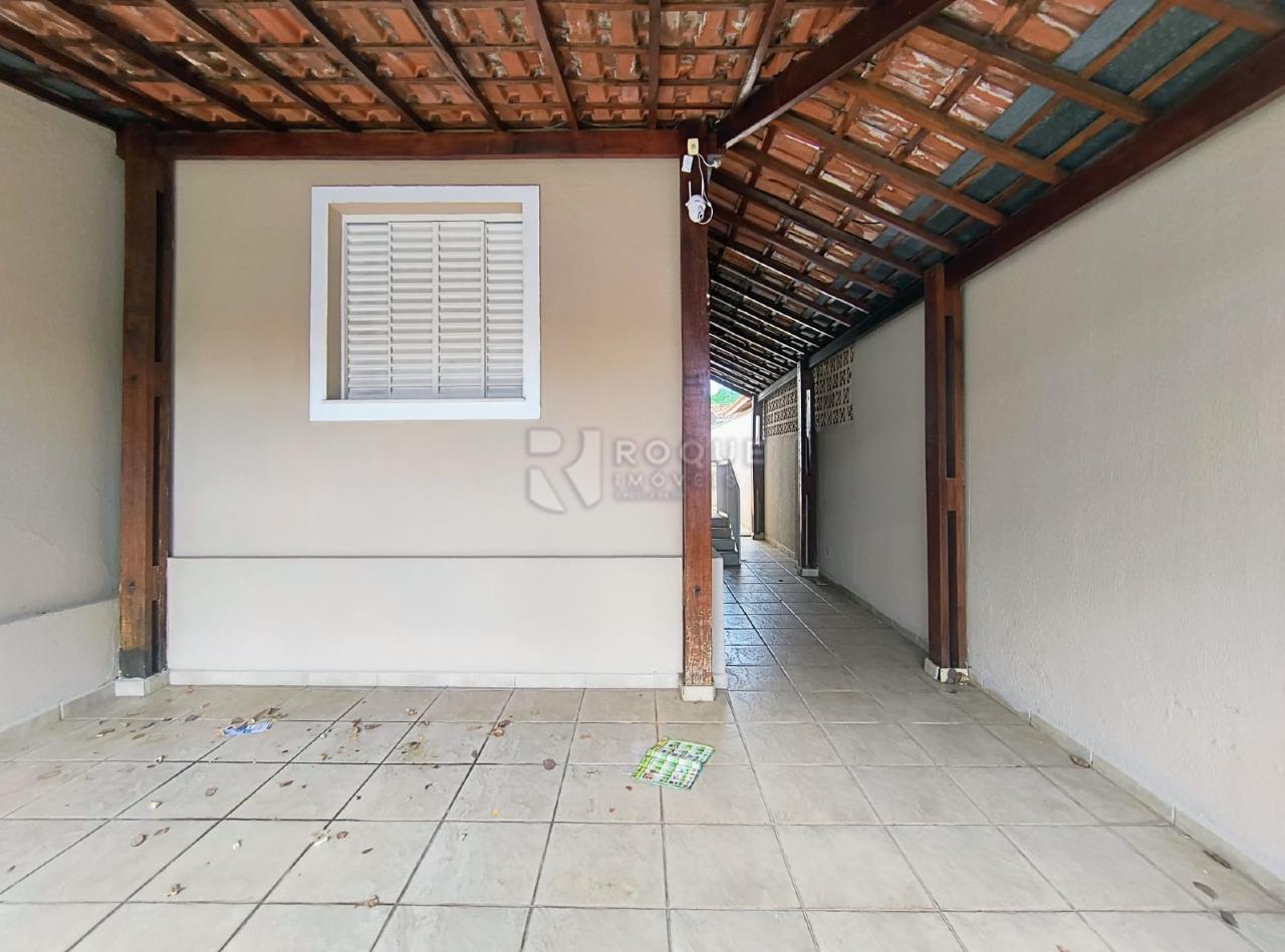 Casa Residencial para aluguel no bairro Vila Cristovam: Garagem