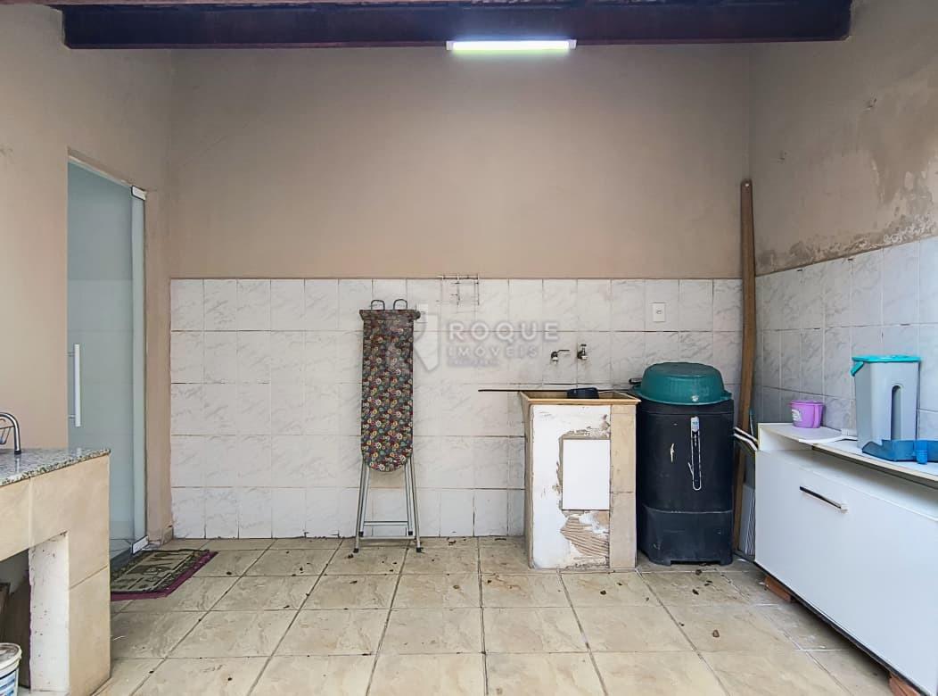 Casa Residencial para aluguel no bairro Vila Cristovam: Lavanderia 
