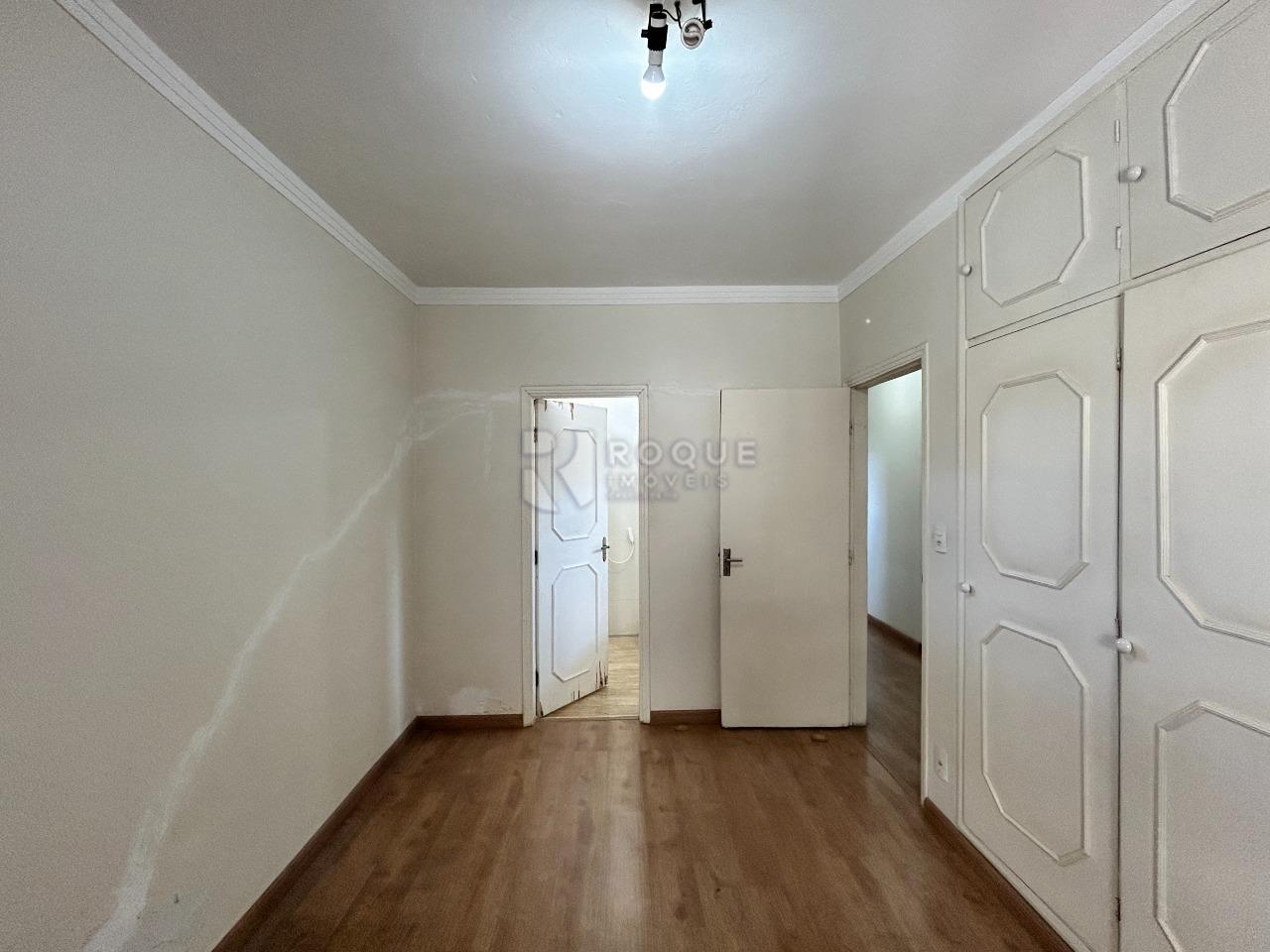 Casa Comercial para aluguel no bairro Vila Claudia: Dormitório 3 suíte