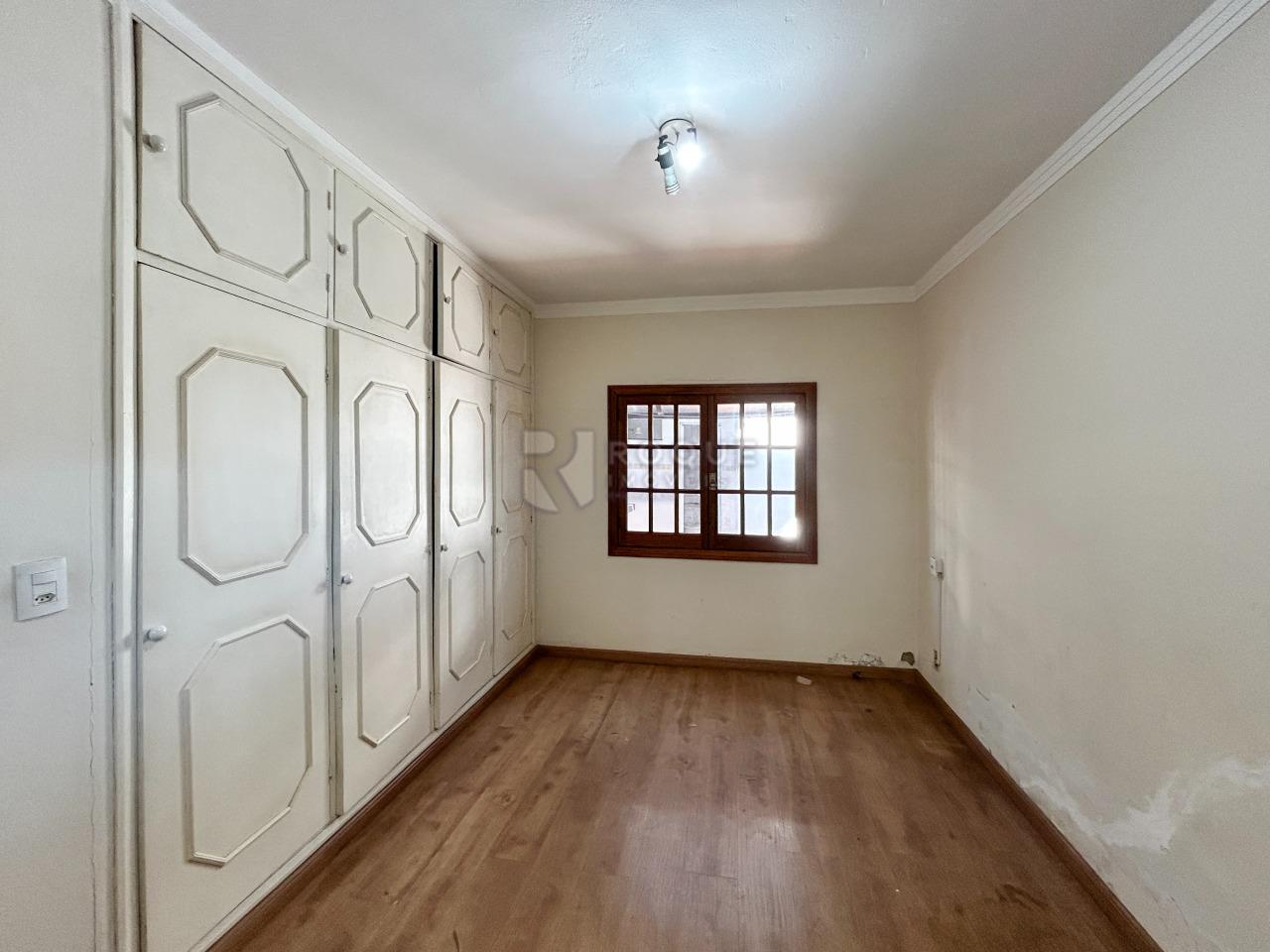 Casa Comercial para aluguel no bairro Vila Claudia: Dormitório 3 suíte