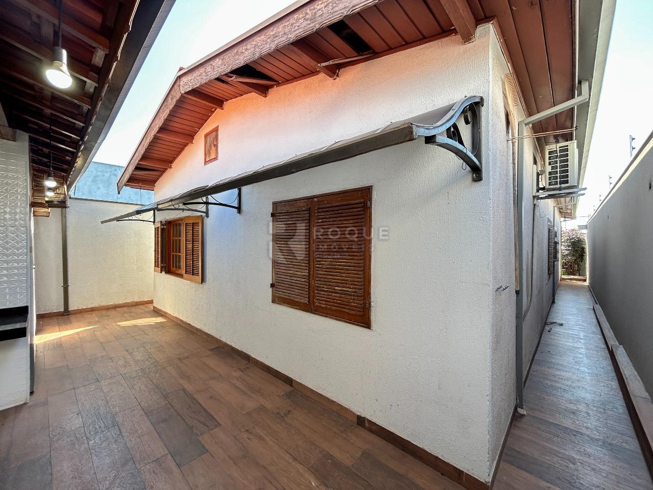 Casa Comercial para aluguel no bairro Vila Claudia: Fundo 