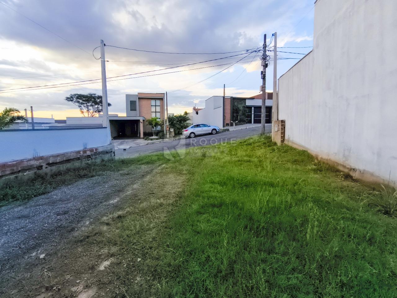 Casa em condomínio à venda no bairro Jardim Residencial Campo Novo: QUINTAL FRENTE