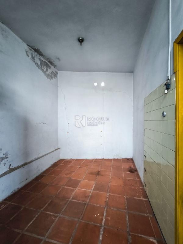 Casa com salão à venda no bairro Parque Real: DEPÓSITO SALÃO COMERCIAL