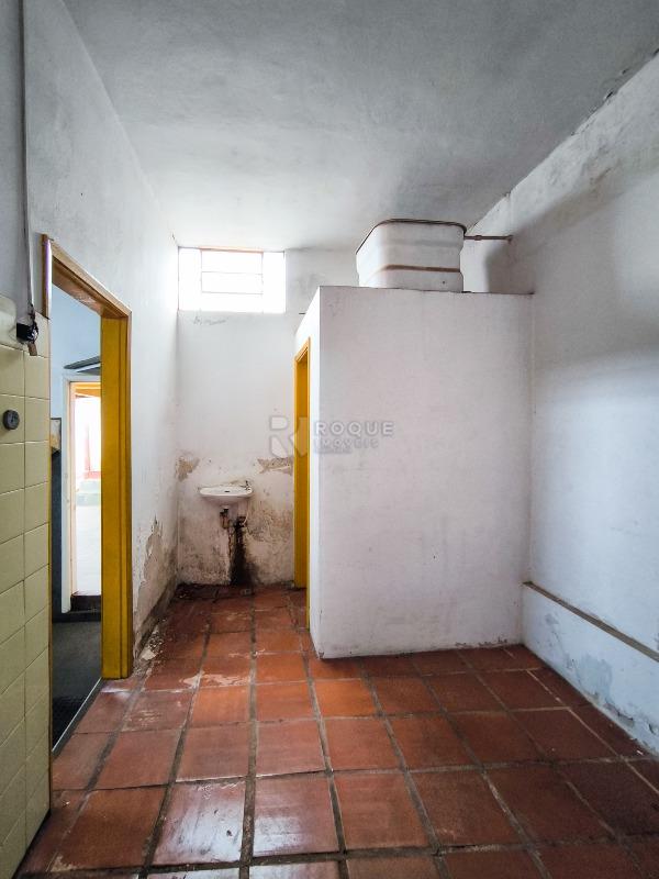 Casa com salão à venda no bairro Parque Real: DEPÓSITO SALÃO COMERCIAL