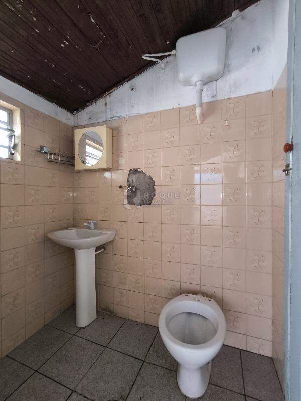Casa Residencial à venda no bairro Vila São João: BANHEIRO SOCIAL EXTERNO