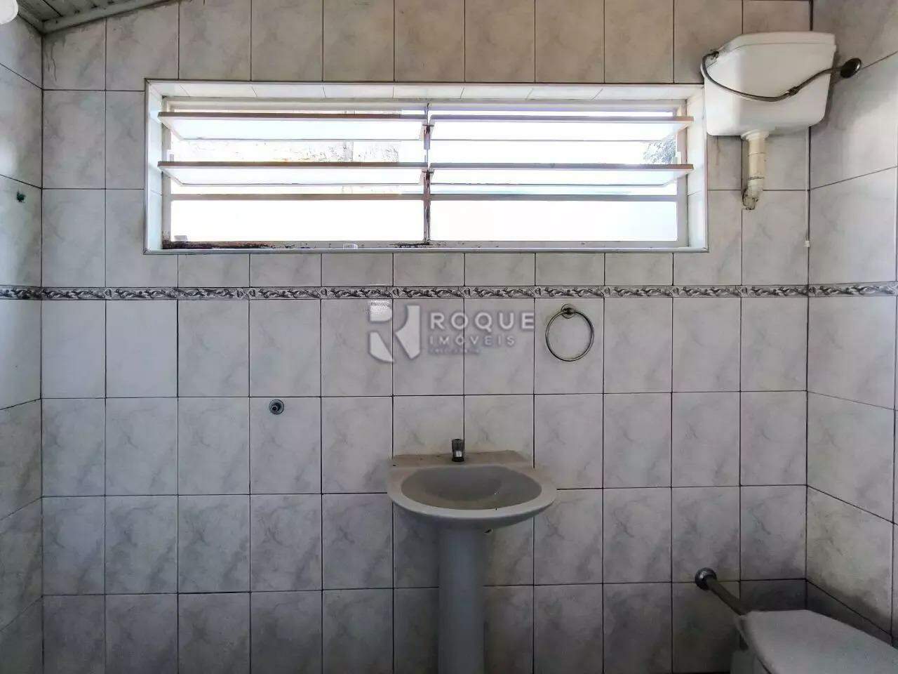 Casa Residencial à venda no bairro Vila São João: CASA 1 /  BANHEIRO SOCIAL