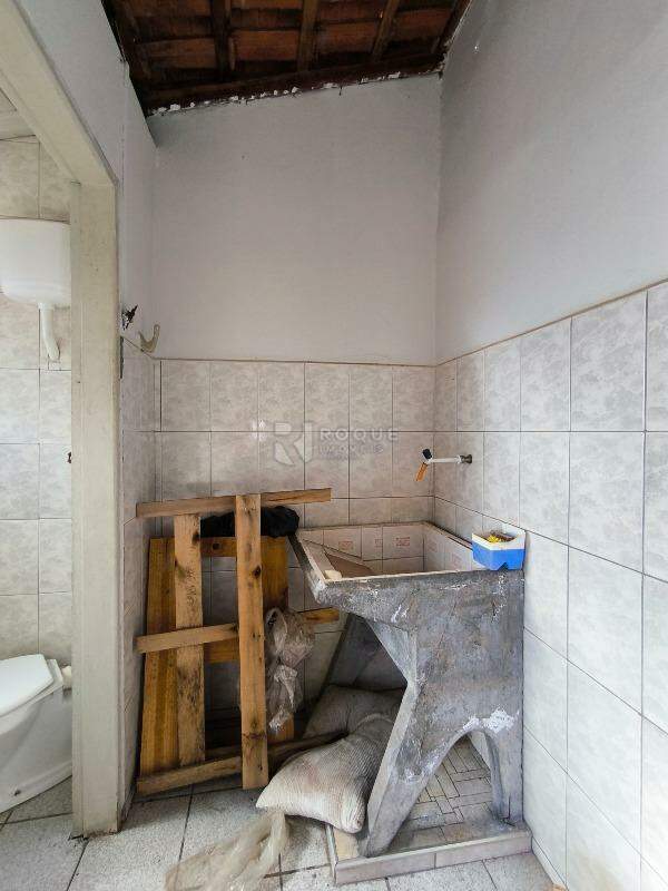 Casa Residencial à venda no bairro Vila São João: LAVANDERIA EDÍCULA