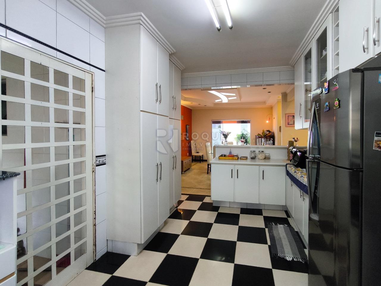 Casa em condomínio à venda no bairro Jardim Colinas de São João: COZINHA