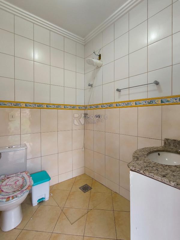 Casa em condomínio à venda no bairro Jardim Colinas de São João: BANHEIRO EXTERNO FEMININO