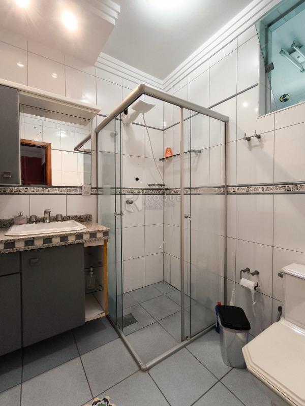 Casa em condomínio à venda no bairro Jardim Colinas de São João: BANHEIRO SOCIAL