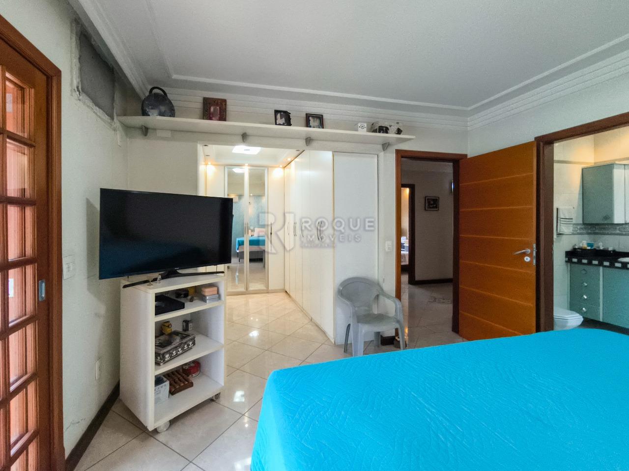 Casa em condomínio à venda no bairro Jardim Colinas de São João: SUÍTE