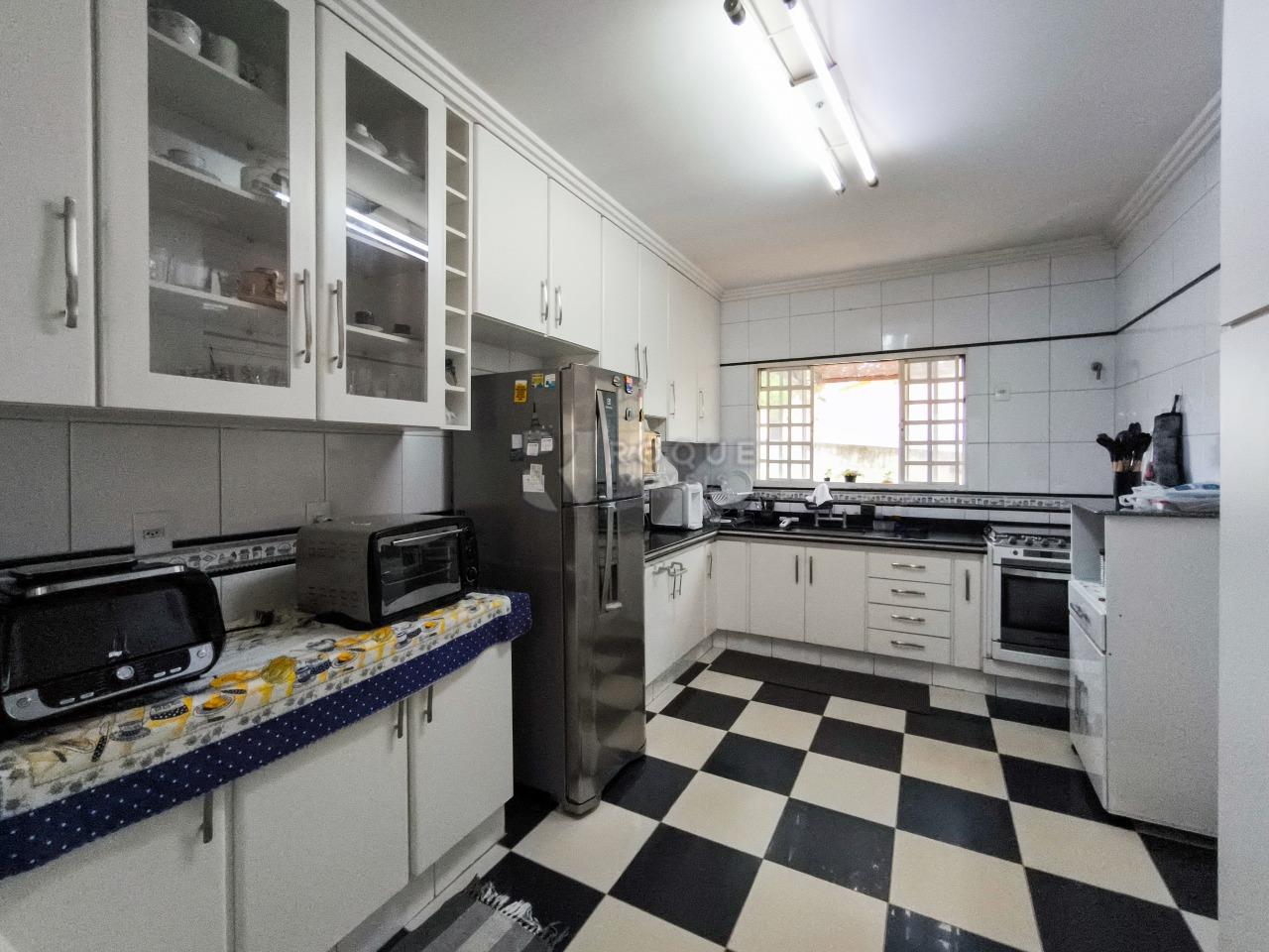 Casa em condomínio à venda no bairro Jardim Colinas de São João: COZINHA