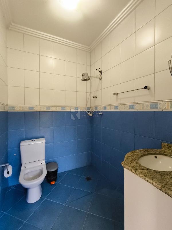 Casa em condomínio à venda no bairro Jardim Colinas de São João: BANHEIRO EXTERNO MASCULINO