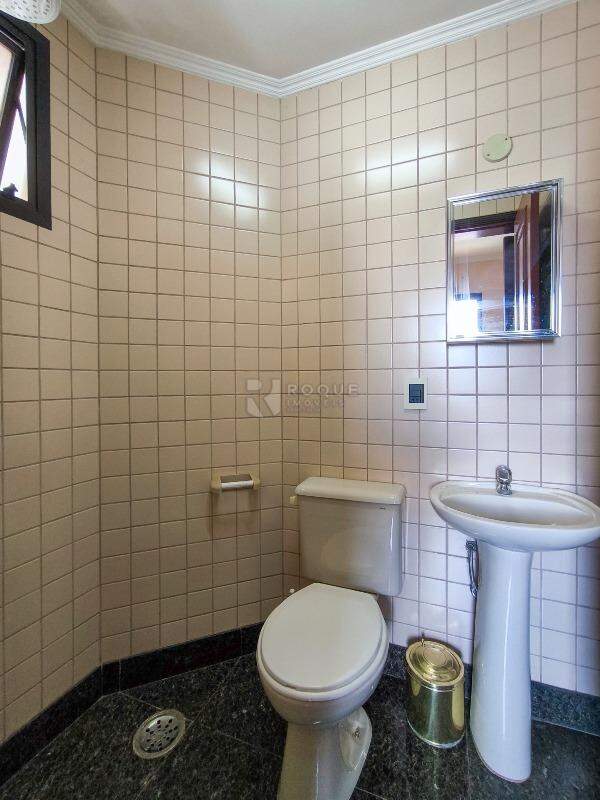 Apartamento à venda no bairro Centro: BANHEIRO ÁREA DE SERVIÇO