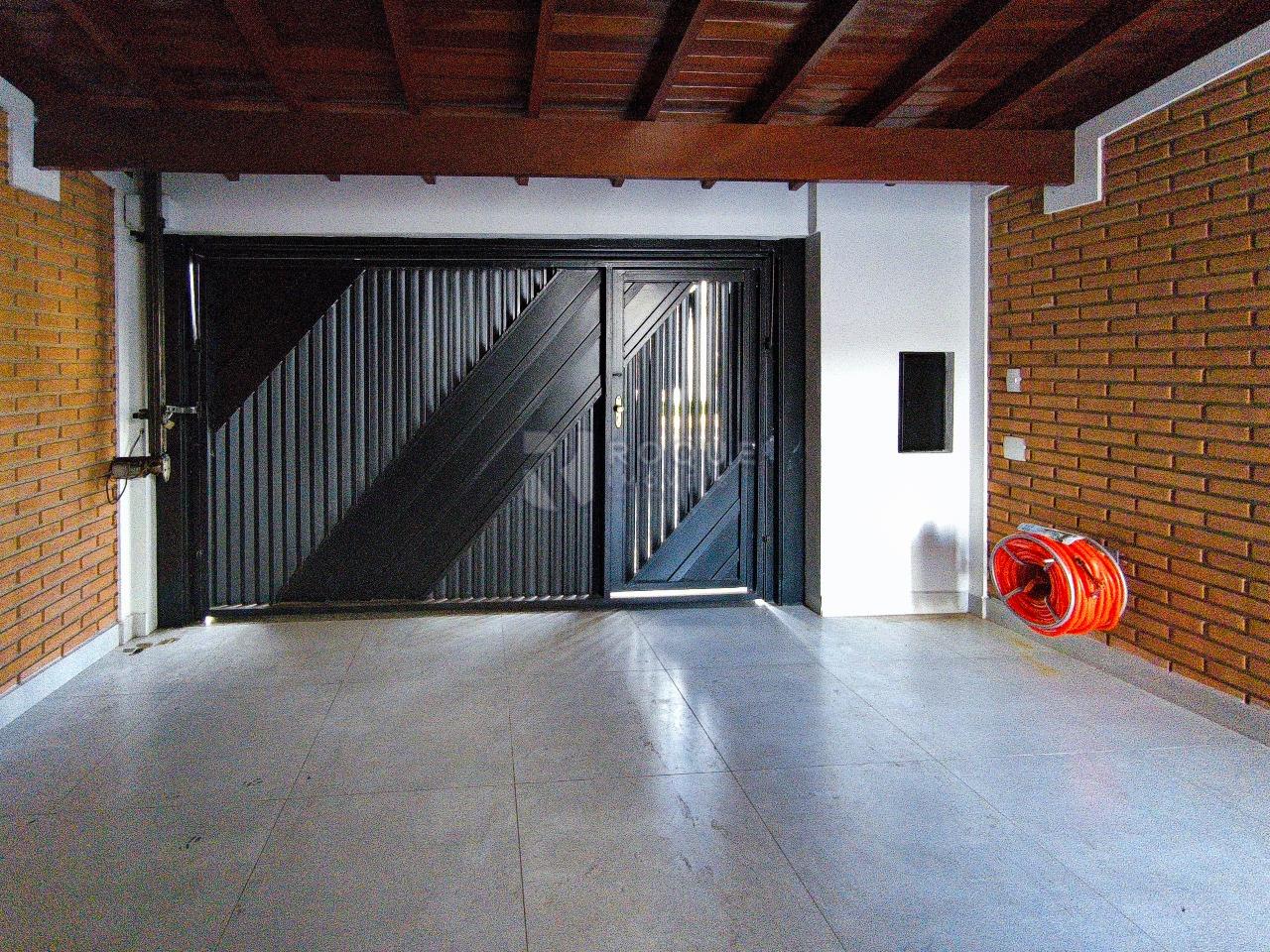 Casa Residencial à venda no bairro Vila São João: GARAGEM