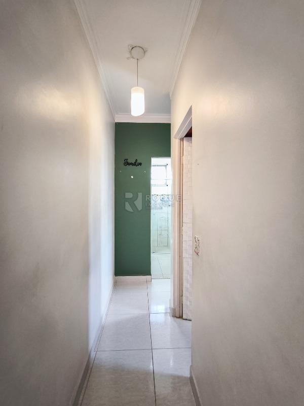 Apartamento à venda no bairro Vila Claudia: CORREDOR INTERNO