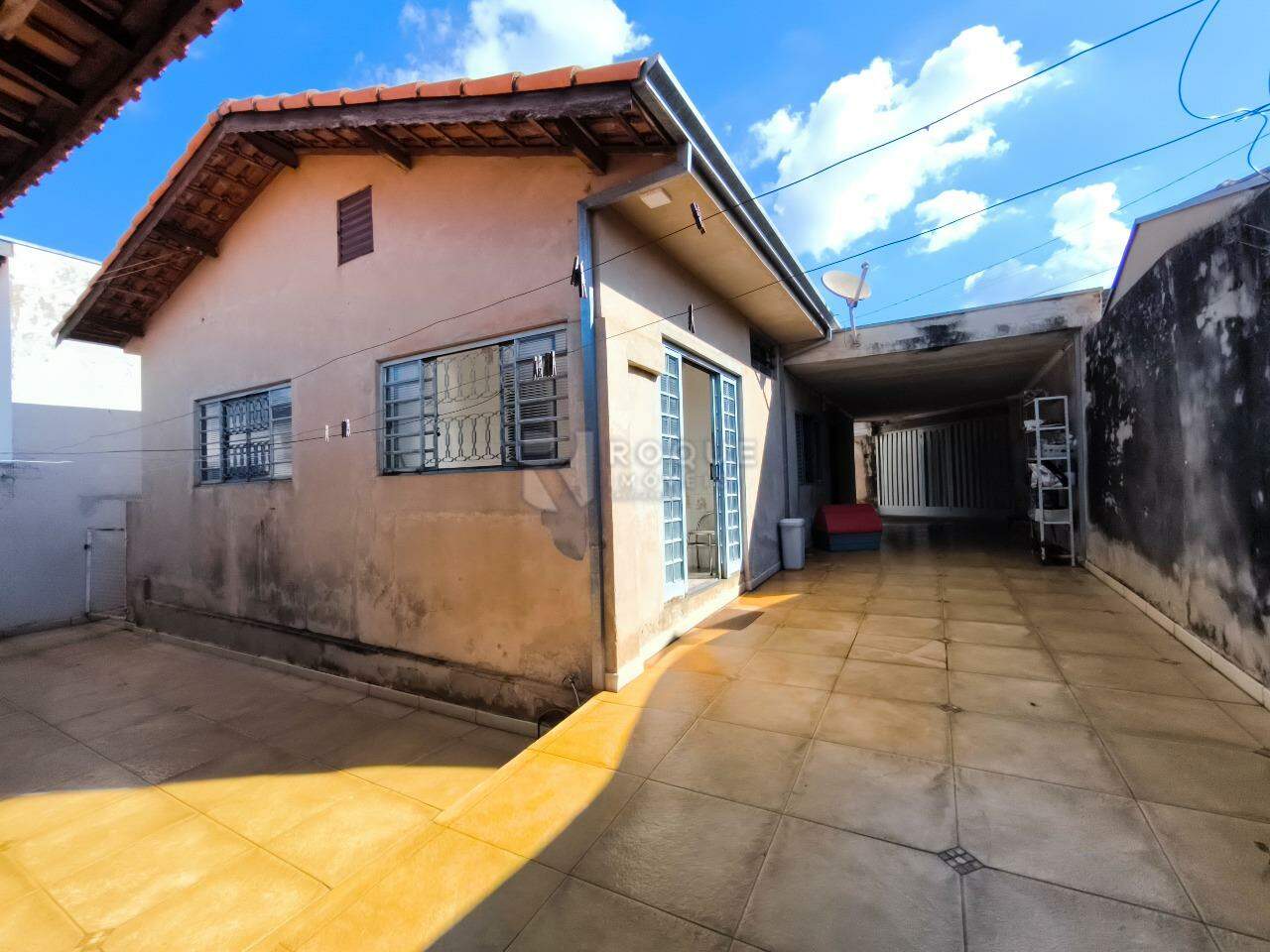 Casa Residencial à venda no bairro Vila Claudia: FUNDOS