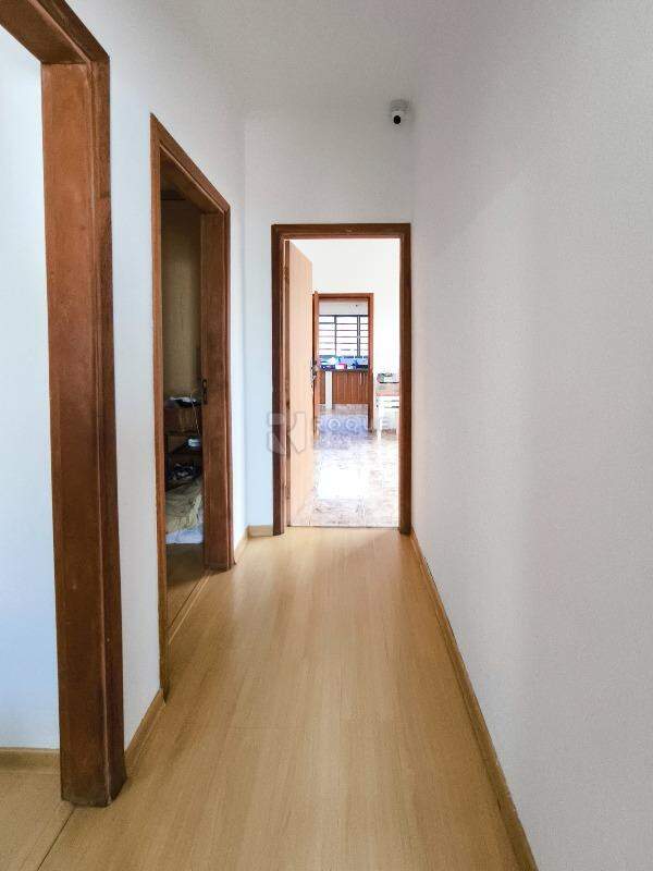 Casa Residencial à venda no bairro Vila Claudia: CORREDOR INTERNO