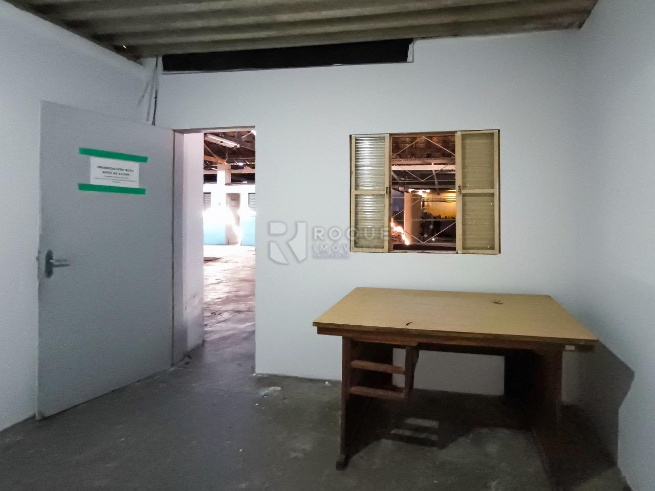 Barracão/Galpão à venda no bairro Centro: DORMTÓRIO 1