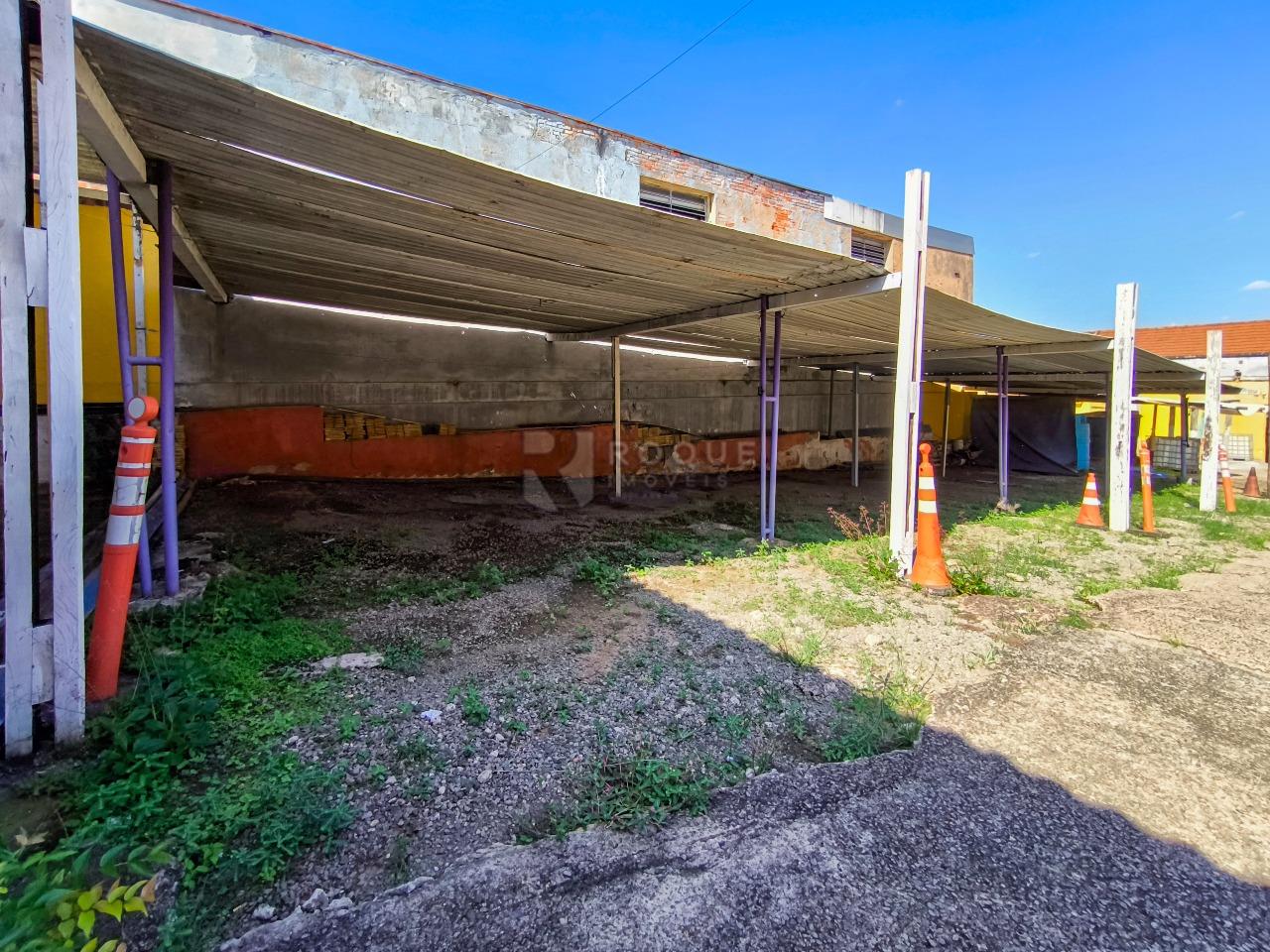 Barracão/Galpão à venda no bairro Centro: ESTACIONAMENTO