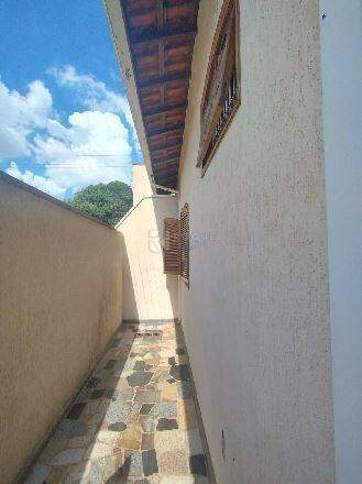 Casa Residencial à venda no bairro Jardim Santo André: Corredor externo