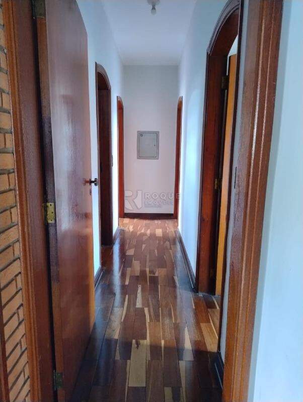 Casa Residencial à venda no bairro Jardim Santo André: corredor interno