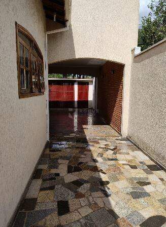 Casa Residencial à venda no bairro Jardim Santo André: Corredor externo