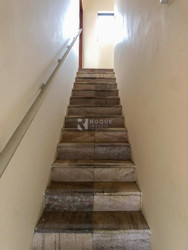 Salas/Conjuntos para aluguel no bairro Vila Santa Rosália: Escada