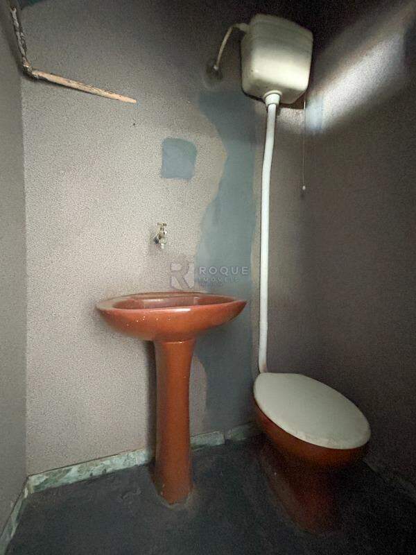Casa Residencial para aluguel no bairro Jardim São Pedro: Wc garagem