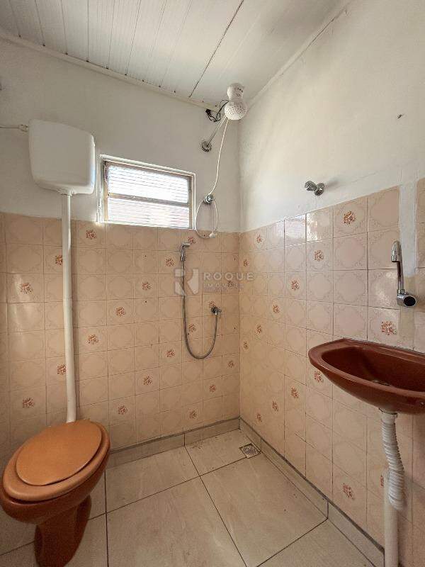 Casa Residencial para aluguel no bairro Jardim São Pedro: WC social 
