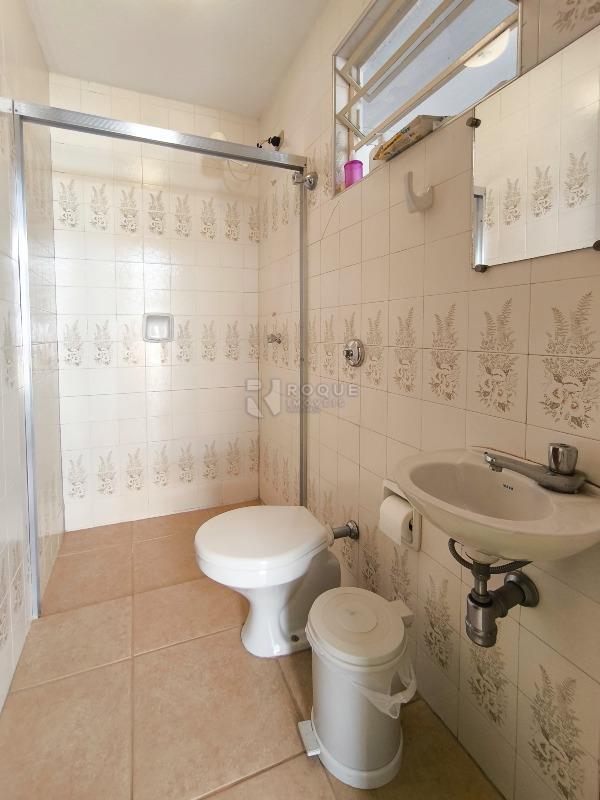 Casa em condomínio à venda no bairro Jardim Florença: BANHEIRO EXTERNO